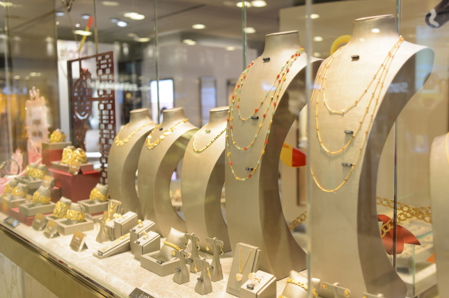 Jewelry shop in hong kong