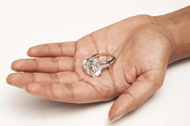 SGDX Record $2.5m Paid for Online Diamond