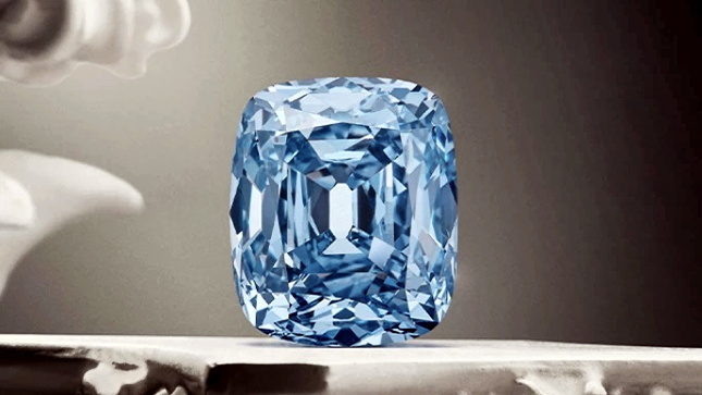 De Beers Cullinan - the rarest blue diamond at auction in Hong