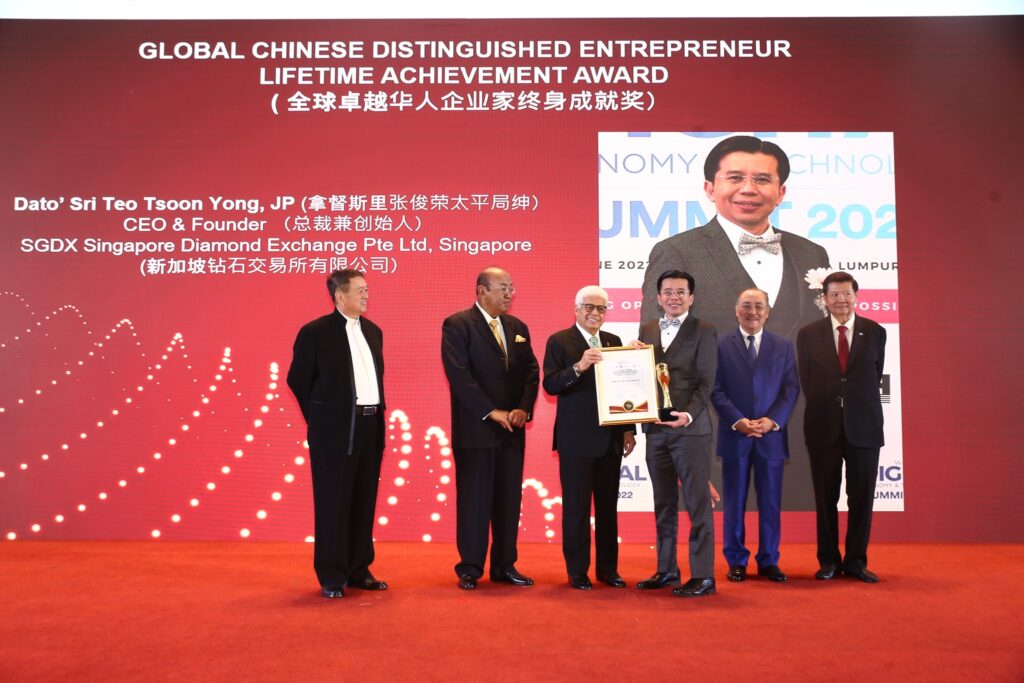 SGDX Singapore Diamond Exchange Founder and CEO Dato Sri Teo Tsoon Yong received the 2023 Global Chinese Distinguished Entrepreneur Lifetime Achievement Award.