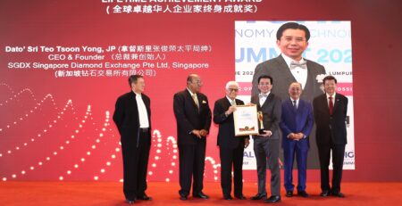 SGDX Singapore Diamond Exchange Founder and CEO Dato Sri Teo Tsoon Yong received the 2023 Global Chinese Distinguished Entrepreneur Lifetime Achievement Award.