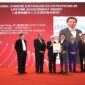 SGDX Singapore Diamond Exchange Founder and CEO Dato Sri Teo Tsoon Yong received the 2023 Global Chinese Distinguished Entrepreneur Lifetime Achievement Award.